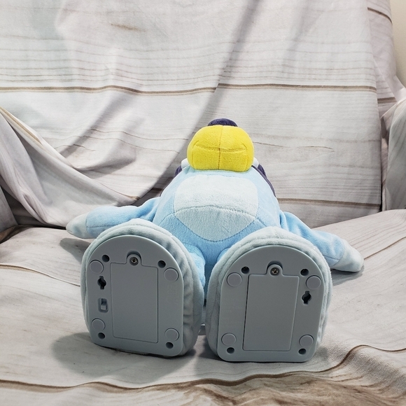 Bluey Dance And Play Interactive Animated Plush Toy 12 Inch - Picture 5 of 11